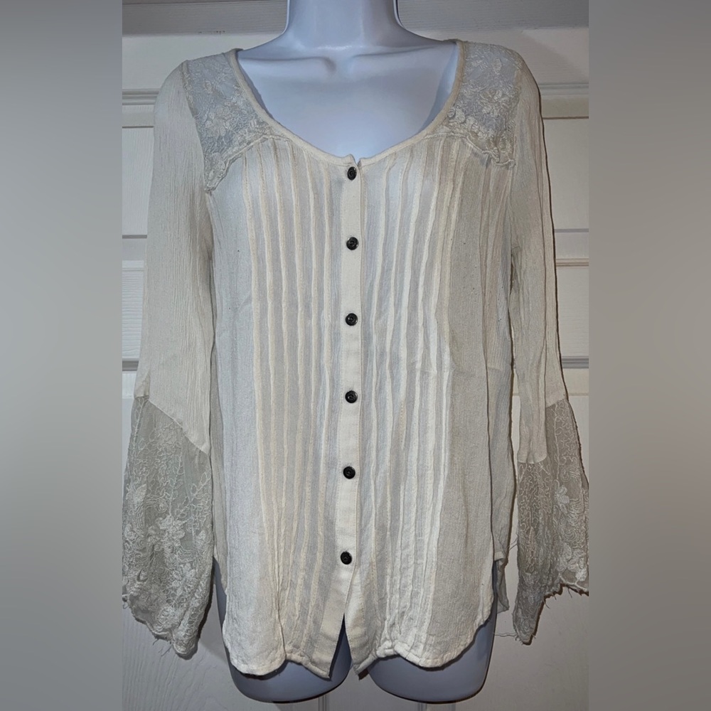 American Eagle cream colored long sleeve shirt